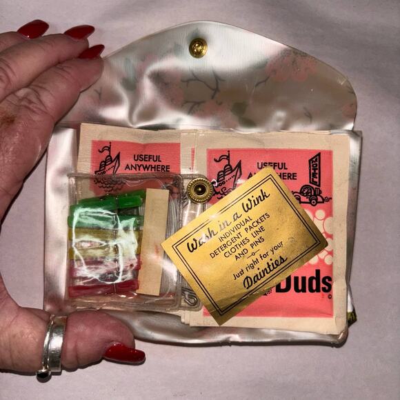Vintage Wash & Wink Dainties & Delicates Portable Wash Kit Vanity Decor - Picture 1 of 6